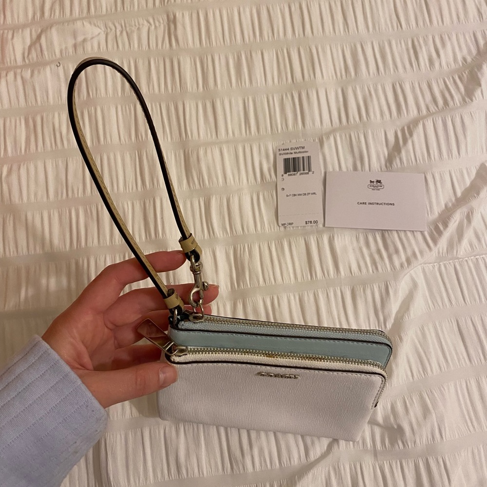 NWT Coach wristlet!!